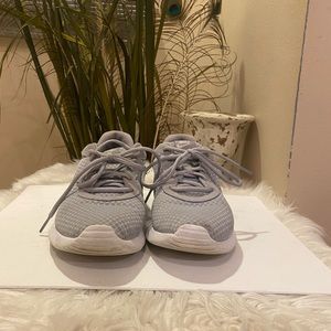 Nike, Size 8.5 Gray & White
